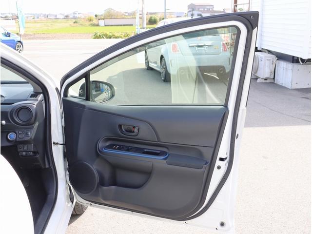 アクア S 純正ナビ ワンセグTV ETC バックカメラ オートライト スマートキー プッシュスタート 電動格納ミラー パワーステアリング パワーウィンドウ(18枚目)