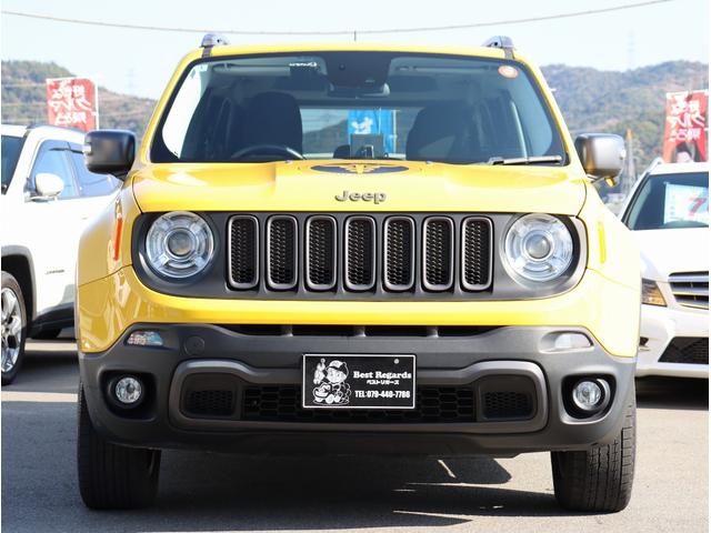 ジープ・レネゲード トレイルホーク　４ＷＤ　純正オーディオ　ポータブルナビ　ＴＶ　ＥＴＣ　バックカメラ　Ｂｌｕｅｔｏｏｔｈオーディオ　社外サイドステップ　クルーズコントロール（4枚目）