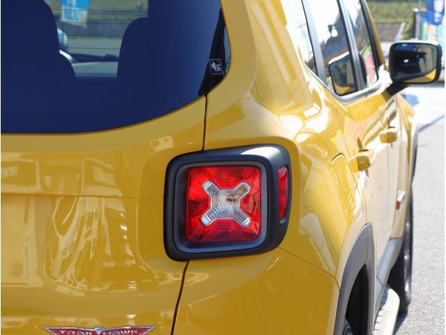 ジープ・レネゲード トレイルホーク　４ＷＤ　純正オーディオ　ポータブルナビ　ＴＶ　ＥＴＣ　バックカメラ　Ｂｌｕｅｔｏｏｔｈオーディオ　社外サイドステップ　クルーズコントロール（17枚目）