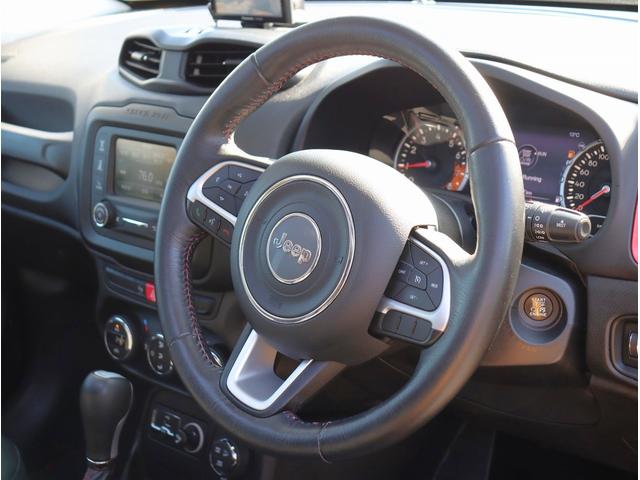 ジープ・レネゲード トレイルホーク　４ＷＤ　純正オーディオ　ポータブルナビ　ＴＶ　ＥＴＣ　バックカメラ　Ｂｌｕｅｔｏｏｔｈオーディオ　社外サイドステップ　クルーズコントロール（20枚目）