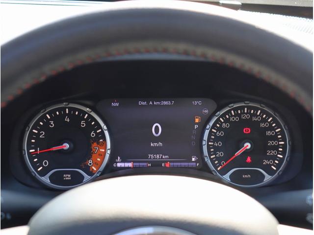 ジープ・レネゲード トレイルホーク　４ＷＤ　純正オーディオ　ポータブルナビ　ＴＶ　ＥＴＣ　バックカメラ　Ｂｌｕｅｔｏｏｔｈオーディオ　社外サイドステップ　クルーズコントロール（24枚目）