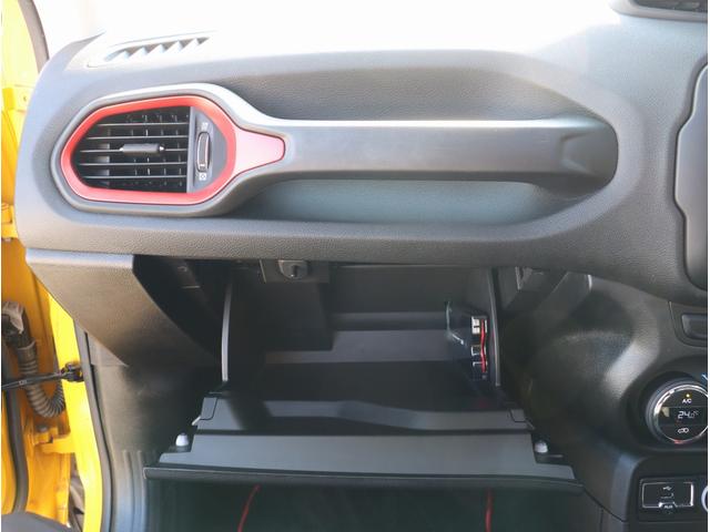 ジープ・レネゲード トレイルホーク　４ＷＤ　純正オーディオ　ポータブルナビ　ＴＶ　ＥＴＣ　バックカメラ　Ｂｌｕｅｔｏｏｔｈオーディオ　社外サイドステップ　クルーズコントロール（35枚目）