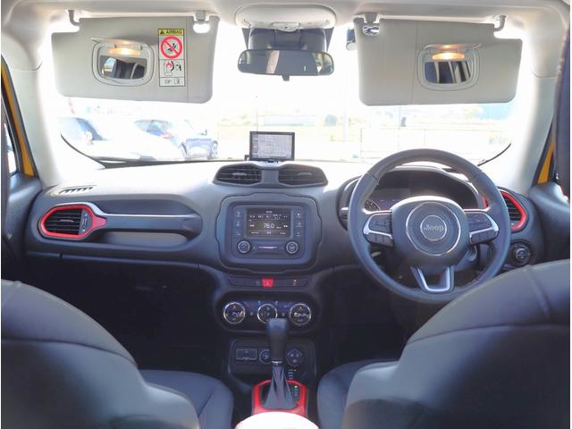 ジープ・レネゲード トレイルホーク　４ＷＤ　純正オーディオ　ポータブルナビ　ＴＶ　ＥＴＣ　バックカメラ　Ｂｌｕｅｔｏｏｔｈオーディオ　社外サイドステップ　クルーズコントロール（38枚目）