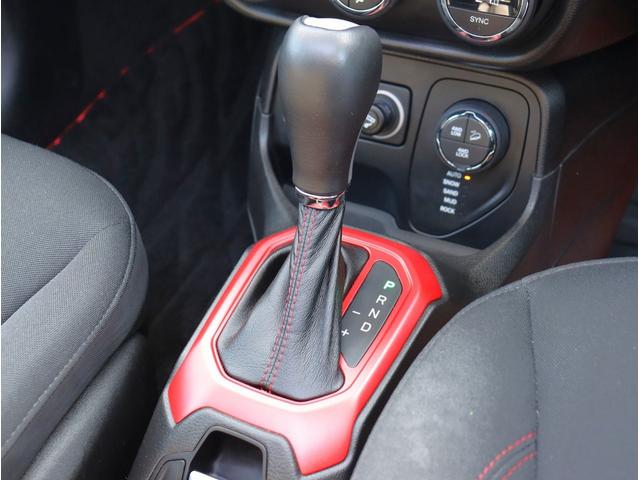 ジープ・レネゲード トレイルホーク　４ＷＤ　純正オーディオ　ポータブルナビ　ＴＶ　ＥＴＣ　バックカメラ　Ｂｌｕｅｔｏｏｔｈオーディオ　社外サイドステップ　クルーズコントロール（41枚目）