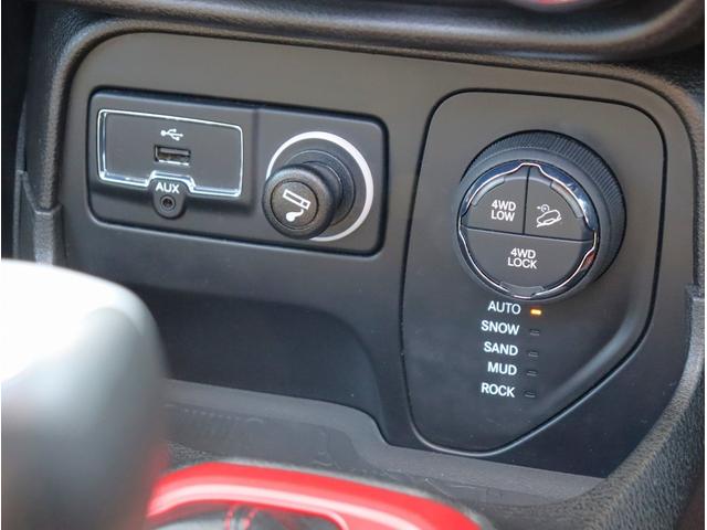 ジープ・レネゲード トレイルホーク　４ＷＤ　純正オーディオ　ポータブルナビ　ＴＶ　ＥＴＣ　バックカメラ　Ｂｌｕｅｔｏｏｔｈオーディオ　社外サイドステップ　クルーズコントロール（43枚目）