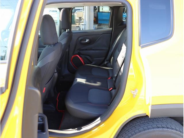 ジープ・レネゲード トレイルホーク　４ＷＤ　純正オーディオ　ポータブルナビ　ＴＶ　ＥＴＣ　バックカメラ　Ｂｌｕｅｔｏｏｔｈオーディオ　社外サイドステップ　クルーズコントロール（53枚目）