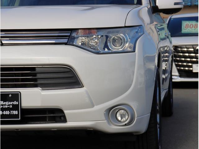 アウトランダーＰＨＥＶ Ｇナビパッケージ　ナビ　フルセグＴＶ　ＥＴＣ　バックカメラ　Ｂｌｕｅｔｏｏｔｈオーディオ　デュアルエアコン　電動リアゲート　電動格納ミラー　パワーステアリング　パワーウィンドウ（12枚目）