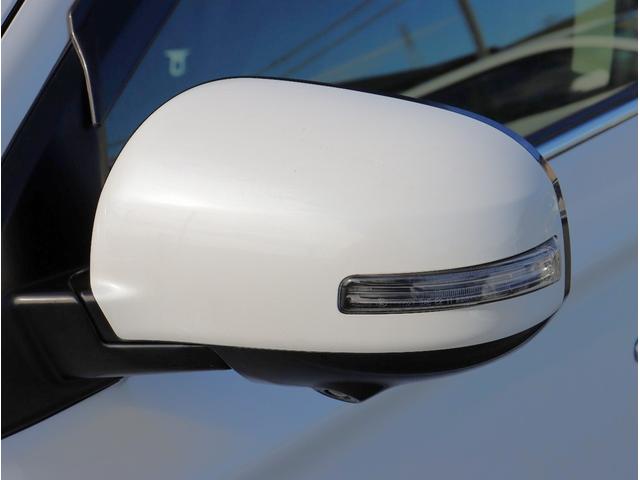 アウトランダーＰＨＥＶ Ｇナビパッケージ　ナビ　フルセグＴＶ　ＥＴＣ　バックカメラ　Ｂｌｕｅｔｏｏｔｈオーディオ　デュアルエアコン　電動リアゲート　電動格納ミラー　パワーステアリング　パワーウィンドウ（14枚目）