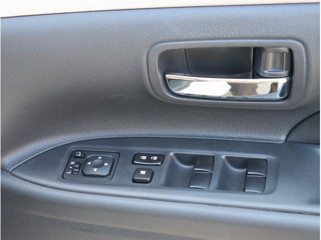 アウトランダーＰＨＥＶ Ｇナビパッケージ　ナビ　フルセグＴＶ　ＥＴＣ　バックカメラ　Ｂｌｕｅｔｏｏｔｈオーディオ　デュアルエアコン　電動リアゲート　電動格納ミラー　パワーステアリング　パワーウィンドウ（18枚目）