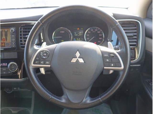 アウトランダーＰＨＥＶ Ｇナビパッケージ　ナビ　フルセグＴＶ　ＥＴＣ　バックカメラ　Ｂｌｕｅｔｏｏｔｈオーディオ　デュアルエアコン　電動リアゲート　電動格納ミラー　パワーステアリング　パワーウィンドウ（22枚目）