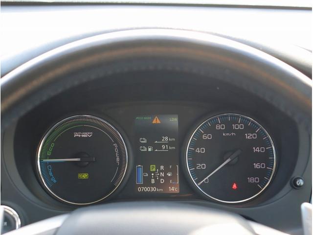 アウトランダーＰＨＥＶ Ｇナビパッケージ　ナビ　フルセグＴＶ　ＥＴＣ　バックカメラ　Ｂｌｕｅｔｏｏｔｈオーディオ　デュアルエアコン　電動リアゲート　電動格納ミラー　パワーステアリング　パワーウィンドウ（23枚目）