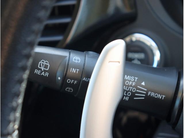 アウトランダーＰＨＥＶ Ｇナビパッケージ　ナビ　フルセグＴＶ　ＥＴＣ　バックカメラ　Ｂｌｕｅｔｏｏｔｈオーディオ　デュアルエアコン　電動リアゲート　電動格納ミラー　パワーステアリング　パワーウィンドウ（28枚目）