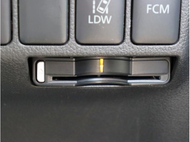 アウトランダーＰＨＥＶ Ｇナビパッケージ　ナビ　フルセグＴＶ　ＥＴＣ　バックカメラ　Ｂｌｕｅｔｏｏｔｈオーディオ　デュアルエアコン　電動リアゲート　電動格納ミラー　パワーステアリング　パワーウィンドウ（32枚目）