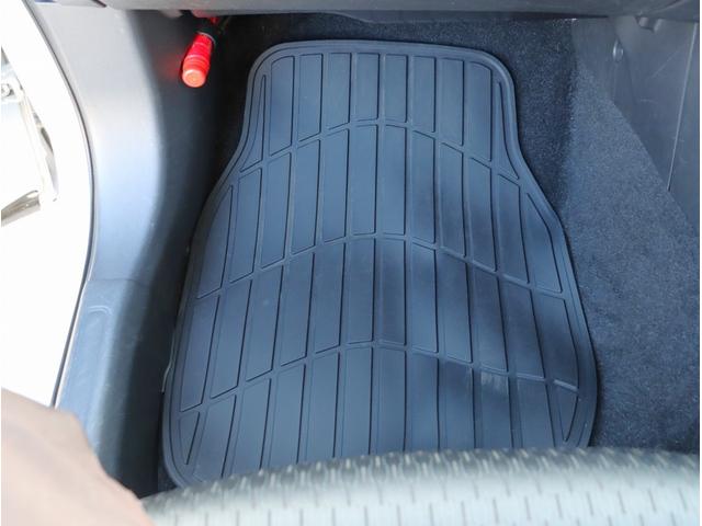 アウトランダーＰＨＥＶ Ｇナビパッケージ　ナビ　フルセグＴＶ　ＥＴＣ　バックカメラ　Ｂｌｕｅｔｏｏｔｈオーディオ　デュアルエアコン　電動リアゲート　電動格納ミラー　パワーステアリング　パワーウィンドウ（39枚目）