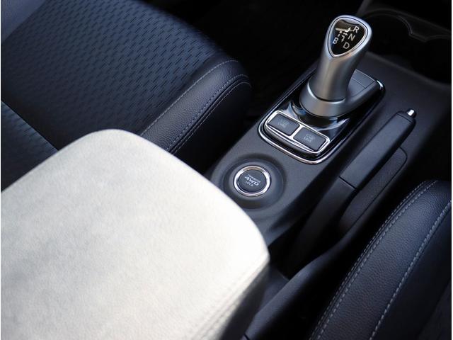 アウトランダーＰＨＥＶ Ｇナビパッケージ　ナビ　フルセグＴＶ　ＥＴＣ　バックカメラ　Ｂｌｕｅｔｏｏｔｈオーディオ　デュアルエアコン　電動リアゲート　電動格納ミラー　パワーステアリング　パワーウィンドウ（41枚目）