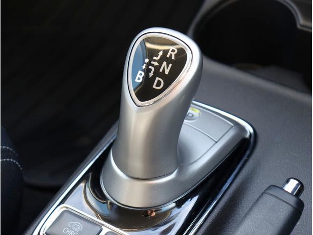 アウトランダーＰＨＥＶ Ｇナビパッケージ　ナビ　フルセグＴＶ　ＥＴＣ　バックカメラ　Ｂｌｕｅｔｏｏｔｈオーディオ　デュアルエアコン　電動リアゲート　電動格納ミラー　パワーステアリング　パワーウィンドウ（44枚目）