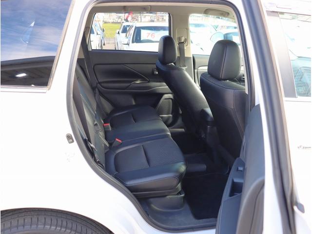 アウトランダーＰＨＥＶ Ｇナビパッケージ　ナビ　フルセグＴＶ　ＥＴＣ　バックカメラ　Ｂｌｕｅｔｏｏｔｈオーディオ　デュアルエアコン　電動リアゲート　電動格納ミラー　パワーステアリング　パワーウィンドウ（54枚目）