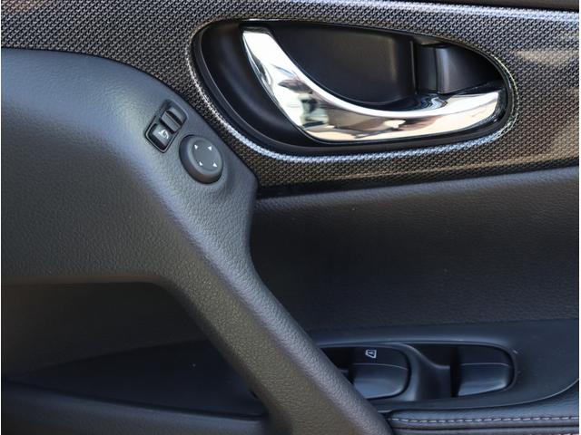 エクストレイル ２０Ｘ　ブラックエクストリーマーＸ　サンルーフ　４ＷＤ　純正ナビ　フルセグＴＶ　ビルトインＥＴＣ　全周囲カメラ　Ｂｌｕｅｔｏｏｔｈオーディオ　シートヒーター　エマージェンシーブレーキ　電動格納ミラー　パワーステアリング　パワーウィンドウ（19枚目）