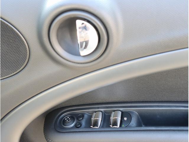 ＭＩＮＩ クーパーＳＤ　クロスオーバー　ＥＴＣ　バックカメラ　ＣＤ　ルーフレール　パドルシフト　オートエアコン　ステアリングリモコン　電動格納ミラー　パワーステアリング　パワーウィンドウ（17枚目）