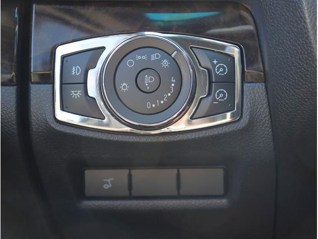 エクスプローラー リミテッド　４ＷＤ　サンルーフ　社外ナビ　ＴＶ　ＥＴＣ　バックカメラ　Ｂｌｕｅｔｏｏｔｈオーディオ　パワーシート　シートヒーター　シートエアコン　レザーシート（29枚目）