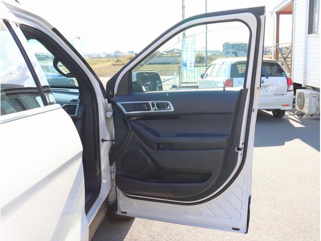 エクスプローラー リミテッド　４ＷＤ　サンルーフ　社外ナビ　ＴＶ　ＥＴＣ　バックカメラ　Ｂｌｕｅｔｏｏｔｈオーディオ　パワーシート　シートヒーター　シートエアコン　レザーシート（32枚目）