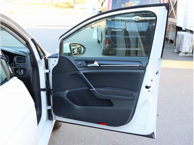 ゴルフヴァリアント ＴＳＩハイライン　純正ナビ　ＥＴＣ　バックカメラ　Ｂｌｕｅｔｏｏｔｈオーディオ　デュアルエアコン　電動格納ミラー　パワーステアリング　パワーウィンドウ（18枚目）