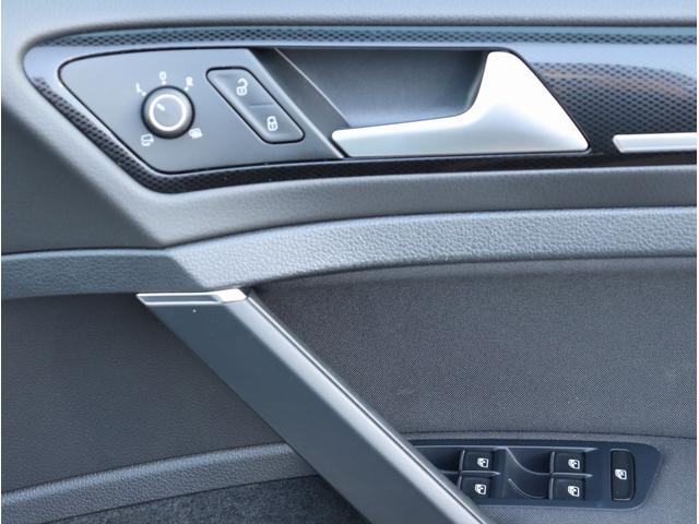 ゴルフヴァリアント ＴＳＩハイライン　純正ナビ　ＥＴＣ　バックカメラ　Ｂｌｕｅｔｏｏｔｈオーディオ　デュアルエアコン　電動格納ミラー　パワーステアリング　パワーウィンドウ（19枚目）
