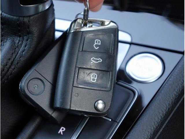 ゴルフヴァリアント ＴＳＩハイライン　純正ナビ　ＥＴＣ　バックカメラ　Ｂｌｕｅｔｏｏｔｈオーディオ　デュアルエアコン　電動格納ミラー　パワーステアリング　パワーウィンドウ（32枚目）