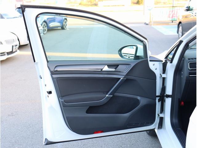 ゴルフヴァリアント ＴＳＩハイライン　純正ナビ　ＥＴＣ　バックカメラ　Ｂｌｕｅｔｏｏｔｈオーディオ　デュアルエアコン　電動格納ミラー　パワーステアリング　パワーウィンドウ（34枚目）