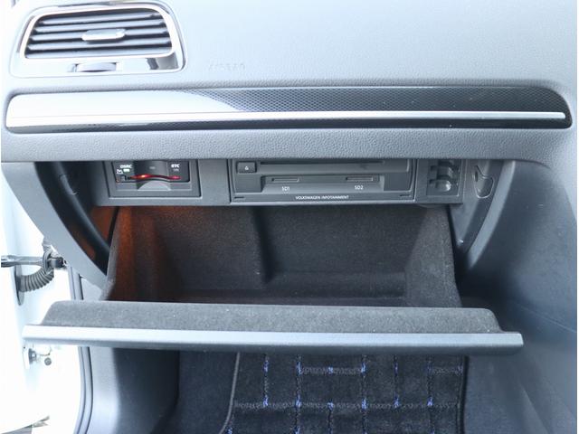 ゴルフヴァリアント ＴＳＩハイライン　純正ナビ　ＥＴＣ　バックカメラ　Ｂｌｕｅｔｏｏｔｈオーディオ　デュアルエアコン　電動格納ミラー　パワーステアリング　パワーウィンドウ（37枚目）