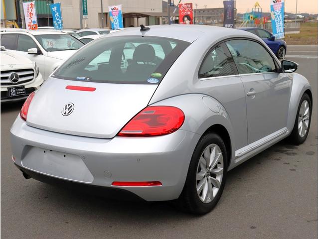ザ・ビートル デザインレザーパッケージ　純正ナビ　フルセグＴＶ　バックカメラ　Ｂｌｕｅｔｏｏｔｈオーディオ　レザーシート　シートヒーター　クルコン　オートライト　電動格納ミラー（9枚目）