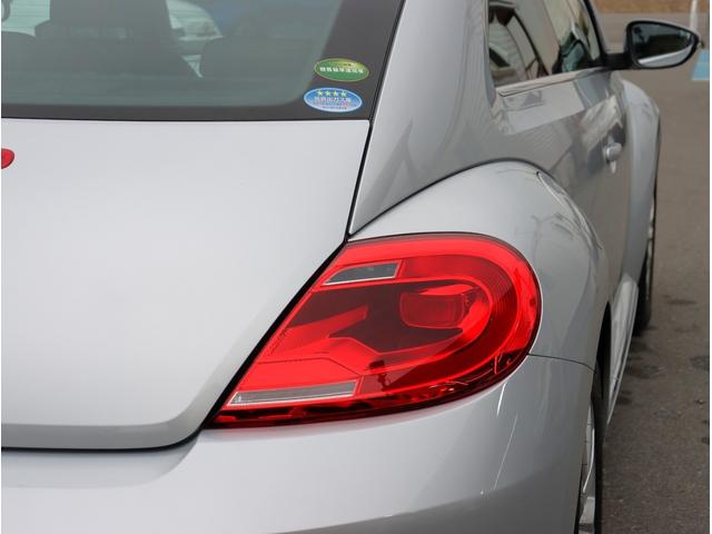 ザ・ビートル デザインレザーパッケージ　純正ナビ　フルセグＴＶ　バックカメラ　Ｂｌｕｅｔｏｏｔｈオーディオ　レザーシート　シートヒーター　クルコン　オートライト　電動格納ミラー（17枚目）