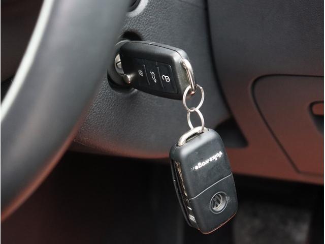 ザ・ビートル デザインレザーパッケージ　純正ナビ　フルセグＴＶ　バックカメラ　Ｂｌｕｅｔｏｏｔｈオーディオ　レザーシート　シートヒーター　クルコン　オートライト　電動格納ミラー（32枚目）