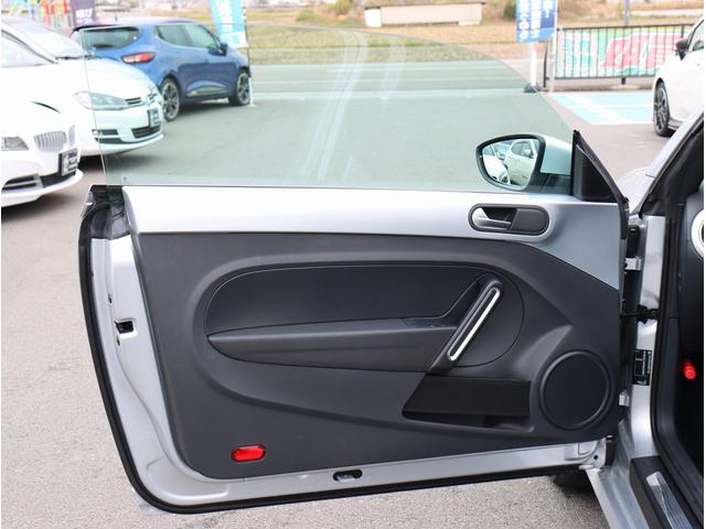 ザ・ビートル デザインレザーパッケージ　純正ナビ　フルセグＴＶ　バックカメラ　Ｂｌｕｅｔｏｏｔｈオーディオ　レザーシート　シートヒーター　クルコン　オートライト　電動格納ミラー（35枚目）