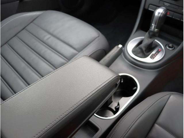 ザ・ビートル デザインレザーパッケージ　純正ナビ　フルセグＴＶ　バックカメラ　Ｂｌｕｅｔｏｏｔｈオーディオ　レザーシート　シートヒーター　クルコン　オートライト　電動格納ミラー（41枚目）