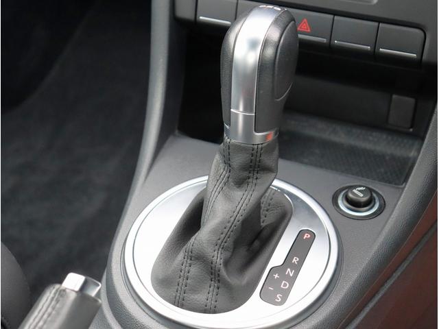 ザ・ビートル デザインレザーパッケージ　純正ナビ　フルセグＴＶ　バックカメラ　Ｂｌｕｅｔｏｏｔｈオーディオ　レザーシート　シートヒーター　クルコン　オートライト　電動格納ミラー（42枚目）