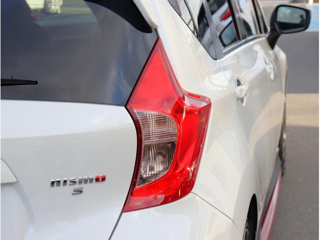 ノート ニスモ　Ｓ　５速ＭＴ　ＴＶ　ＥＴＣ　バックカメラ　柿本マフラー　オートエアコン　ＬＥＤヘッドライト　電動格納ミラー　パワーステアリング　パワーウィンドウ（17枚目）