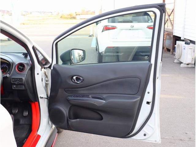 ノート ニスモ　Ｓ　５速ＭＴ　ＴＶ　ＥＴＣ　バックカメラ　柿本マフラー　オートエアコン　ＬＥＤヘッドライト　電動格納ミラー　パワーステアリング　パワーウィンドウ（18枚目）