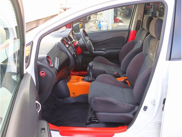 ノート ニスモ　Ｓ　５速ＭＴ　ＴＶ　ＥＴＣ　バックカメラ　柿本マフラー　オートエアコン　ＬＥＤヘッドライト　電動格納ミラー　パワーステアリング　パワーウィンドウ（30枚目）