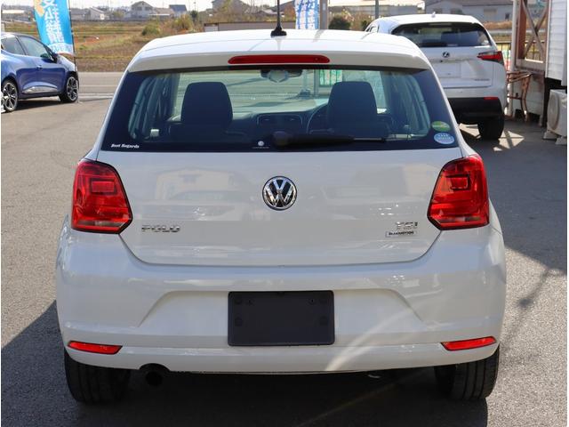 ポロ ＴＳＩコンフォートラインアップグレードパック　純正ナビ　フルセグＴＶ　ＥＴＣ　バックカメラ　Ｂｌｕｅｔｏｏｔｈオーディオ　オートライト　電動格納ミラー　パワーステアリング　パワーウィンドウ（8枚目）