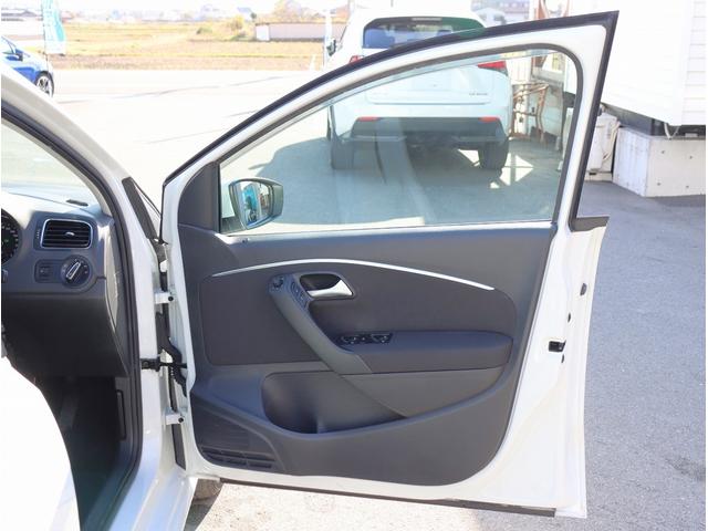 ポロ ＴＳＩコンフォートラインアップグレードパック　純正ナビ　フルセグＴＶ　ＥＴＣ　バックカメラ　Ｂｌｕｅｔｏｏｔｈオーディオ　オートライト　電動格納ミラー　パワーステアリング　パワーウィンドウ（18枚目）