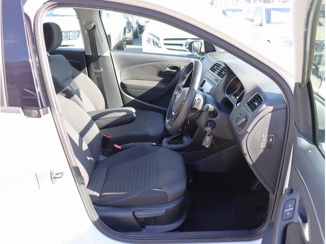 ポロ ＴＳＩコンフォートラインアップグレードパック　純正ナビ　フルセグＴＶ　ＥＴＣ　バックカメラ　Ｂｌｕｅｔｏｏｔｈオーディオ　オートライト　電動格納ミラー　パワーステアリング　パワーウィンドウ（21枚目）