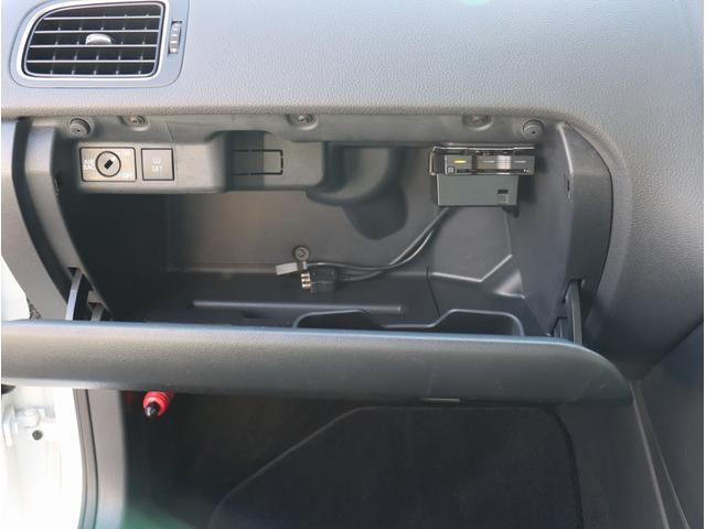 ポロ ＴＳＩコンフォートラインアップグレードパック　純正ナビ　フルセグＴＶ　ＥＴＣ　バックカメラ　Ｂｌｕｅｔｏｏｔｈオーディオ　オートライト　電動格納ミラー　パワーステアリング　パワーウィンドウ（37枚目）