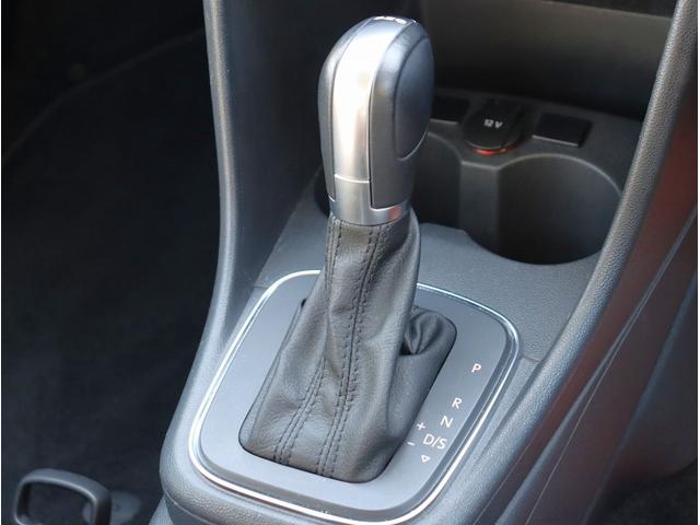 ポロ ＴＳＩコンフォートラインアップグレードパック　純正ナビ　フルセグＴＶ　ＥＴＣ　バックカメラ　Ｂｌｕｅｔｏｏｔｈオーディオ　オートライト　電動格納ミラー　パワーステアリング　パワーウィンドウ（42枚目）