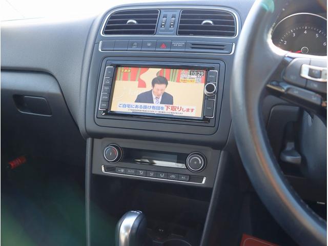 ポロ ＴＳＩコンフォートラインアップグレードパック　純正ナビ　フルセグＴＶ　ＥＴＣ　バックカメラ　Ｂｌｕｅｔｏｏｔｈオーディオ　オートライト　電動格納ミラー　パワーステアリング　パワーウィンドウ（43枚目）