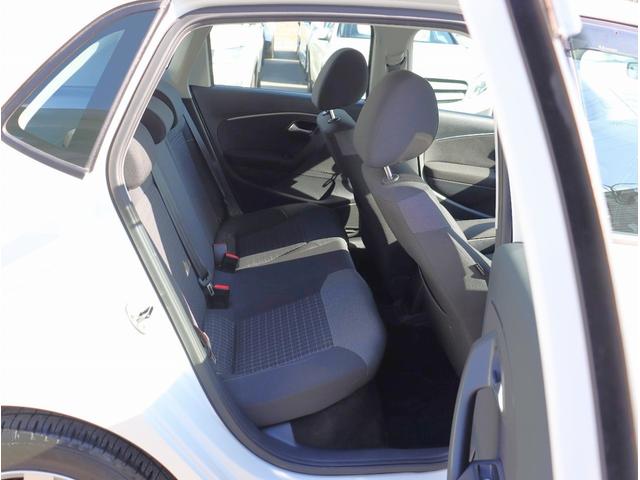 ポロ ＴＳＩコンフォートラインアップグレードパック　純正ナビ　フルセグＴＶ　ＥＴＣ　バックカメラ　Ｂｌｕｅｔｏｏｔｈオーディオ　オートライト　電動格納ミラー　パワーステアリング　パワーウィンドウ（53枚目）