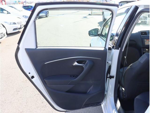 ポロ ＴＳＩコンフォートラインアップグレードパック　純正ナビ　フルセグＴＶ　ＥＴＣ　バックカメラ　Ｂｌｕｅｔｏｏｔｈオーディオ　オートライト　電動格納ミラー　パワーステアリング　パワーウィンドウ（55枚目）