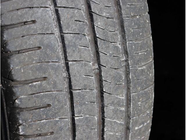 ポロ ＴＳＩコンフォートラインアップグレードパック　純正ナビ　フルセグＴＶ　ＥＴＣ　バックカメラ　Ｂｌｕｅｔｏｏｔｈオーディオ　オートライト　電動格納ミラー　パワーステアリング　パワーウィンドウ（63枚目）