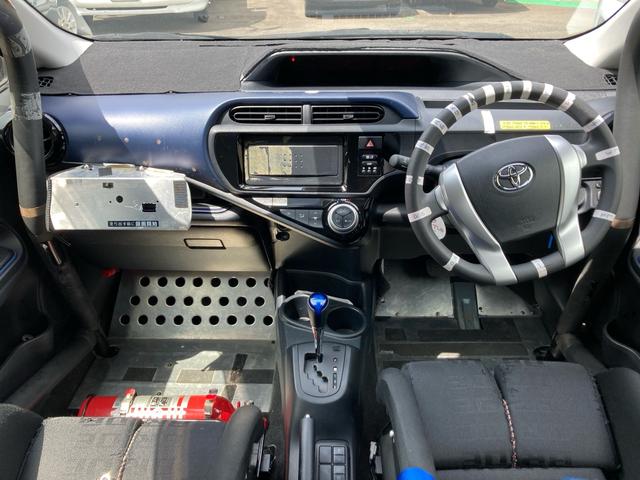 アクア Ｓ　ロールバー　ラリー仕様　運転席フロアヒルアジャストプレート　ドライバーフットレスト　ナビフットレスト　アンダーガードスタンダードタイプ５ｍｍ　フロアガード　タンクガードマッドフラップ（13枚目）