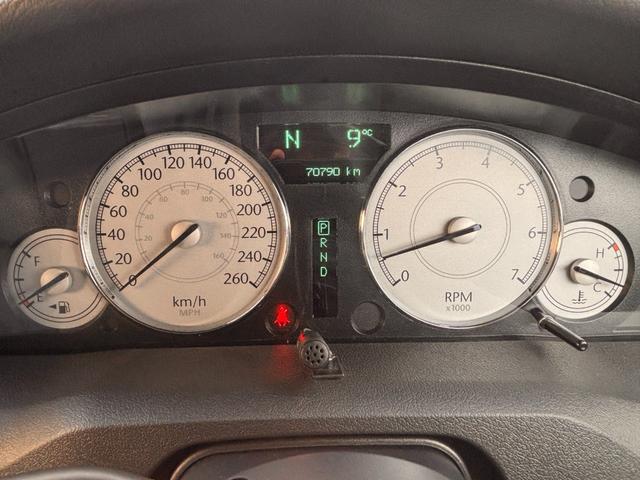 クライスラー・３００Ｃ ３．５　事前故障診断済　保証付　ディーラー車　右ハンドル　カロッツェリアＳＤナビ／フルセグＴＶ／Ｂｌｕｅｔｏｏｔｈ／ＣＤ／ＤＶＤ　バックカメラ　純正アルミホイール　ＥＴＣ　禁煙車（8枚目）